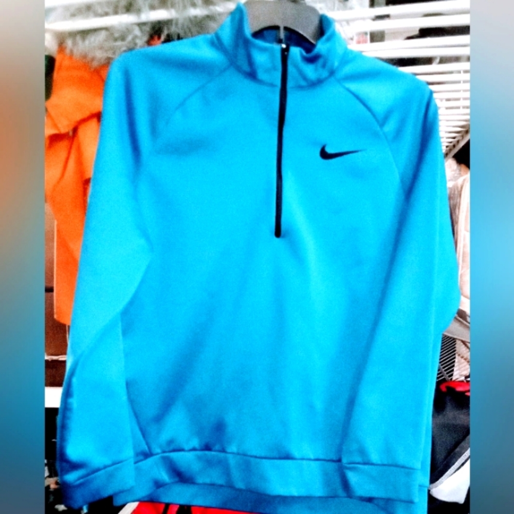 NIKE half zipper pull over